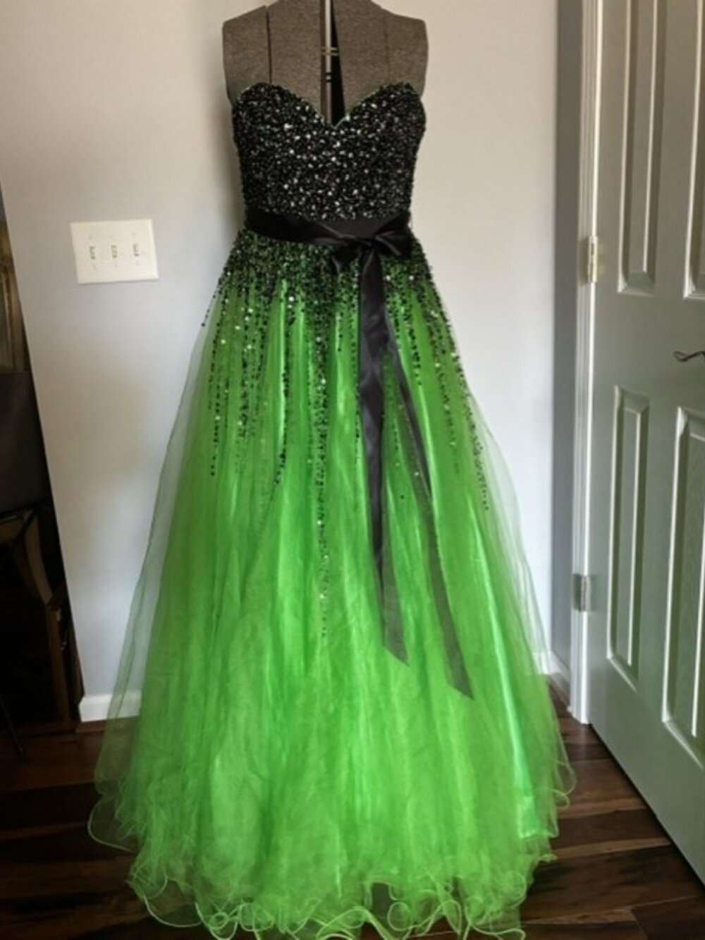 NWOT Alyce Designs Prom Dress Sz4 Green Black Sequin Tulle Ballgown Formal